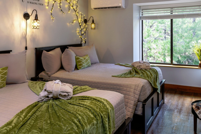Sheridan House Inn — , 