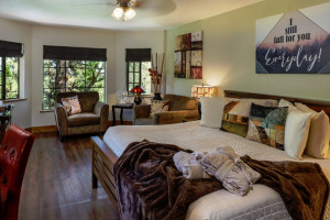 Sheridan House Inn - Luxury B&B Rooms & Dining