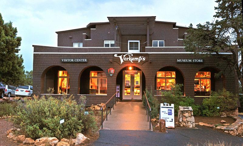 Verkamp's Visitor Center on the South Rim